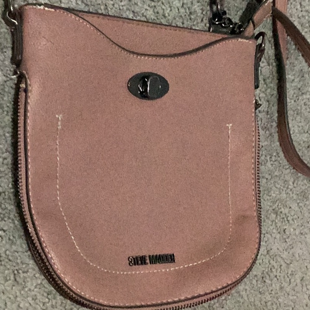Steve Madden Crossbody Zipper expandable Purse. Rose color